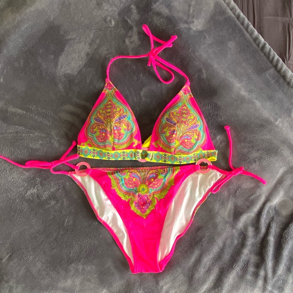 Victoria’s Secret patterned bikini ♥️